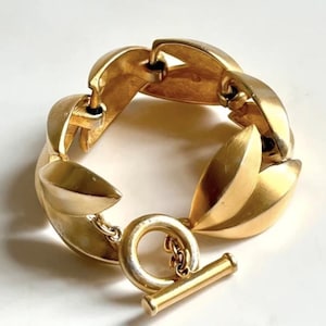 GIVENCHY BRACELET. Bracelet motifs feuillage, Bracelet haute couture années 1980, Bijou français signé.