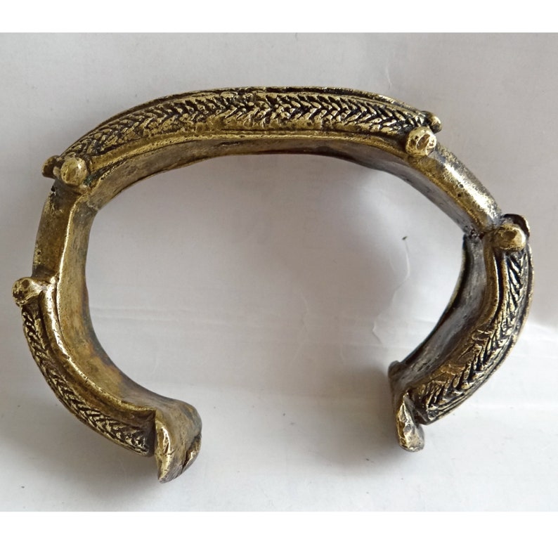 ETHNISCHE MANSCHETTE aus BRONZE Antikes Manschettenarmband Frühes 20. Jahrhundert Stammes-Armband Sammlungsstück. Bild 5