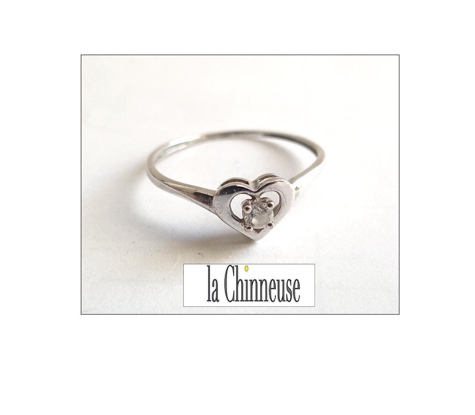 Bague Alliance En Or Blanc 9 Carats (375) Avec Petites Pierres Blanches - Taille 52 - Occasion Bon état