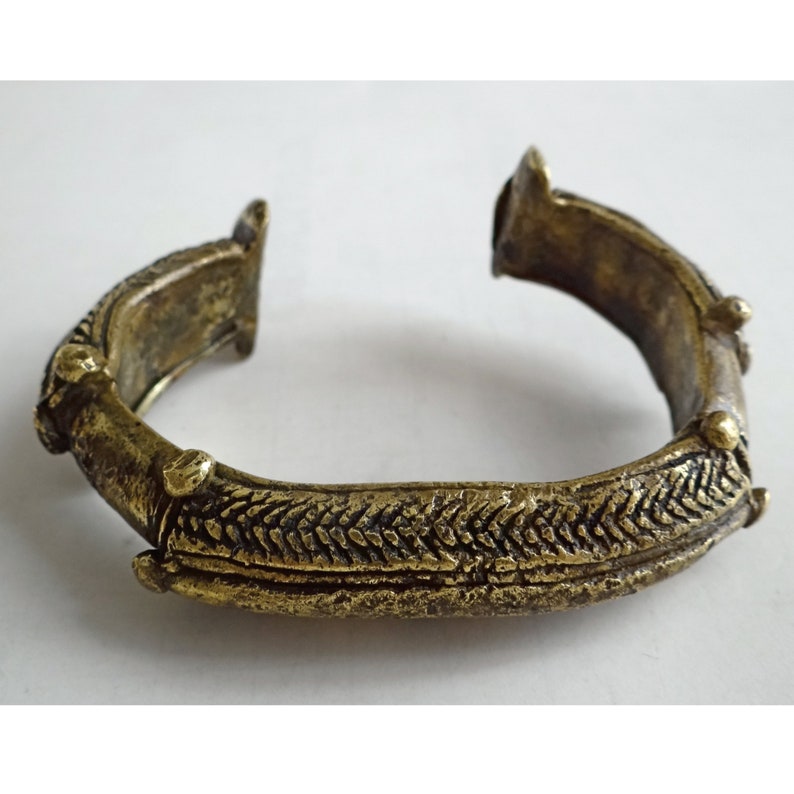 ETHNIQUE MANCHETTE En BRONZE Bracelet Manchette Antique Début 20ème Siècle Bracelet Tribal Pièce de Collection. image 2