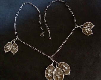 Collier Long Art Nouveau Feuilles En Métal Argenté - Style Edouard-aimé Arnould - Occasion