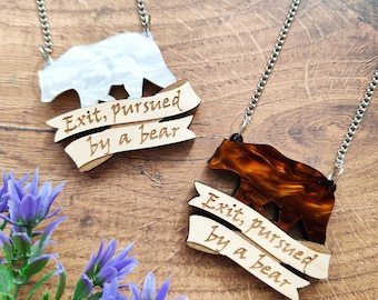 Rausschmeißer, verfolgt von einem Bären Halskette | Zauberhaftes Lasercut Acrylglas