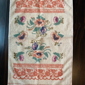Vintage peach floral 1980’s bathroom hand towel decor retro home decor old
