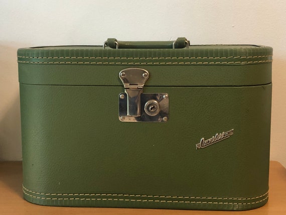 Vintage Avocado Green Train vase suitcase Excellen