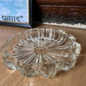 Vintage clear glass ashtray ornate design tobacciana