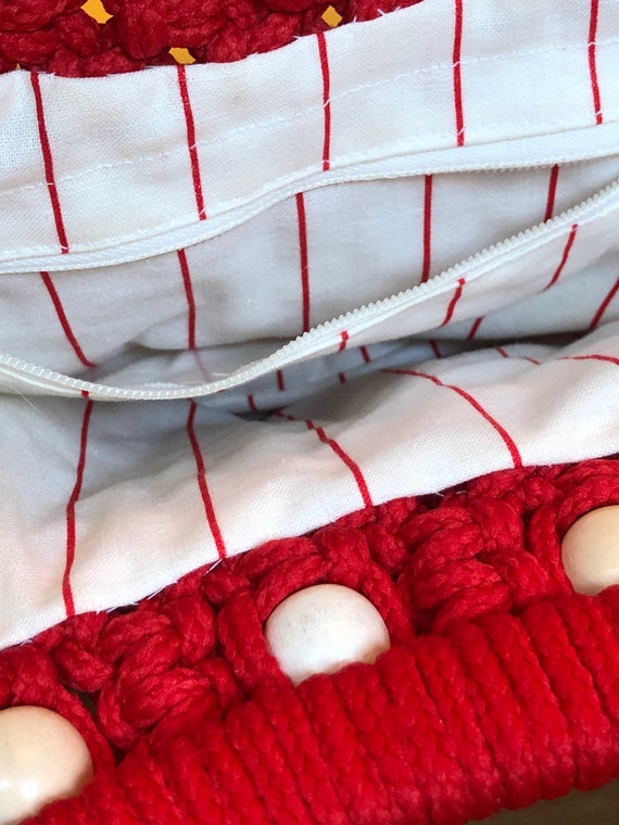 Vintage Red and White Macrame Purse with Wooden h… - image 4