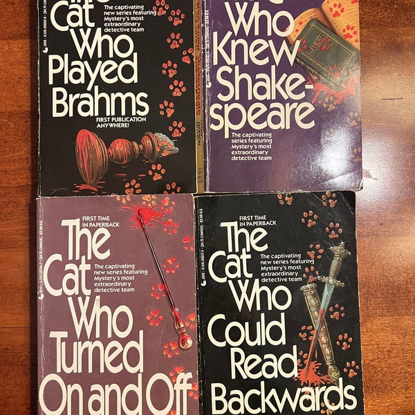 Set of 4 vintage Lilian Jackson Braun The Cat Who books played Brahms knew Shakespeare turned on and off could read backwards books mystery