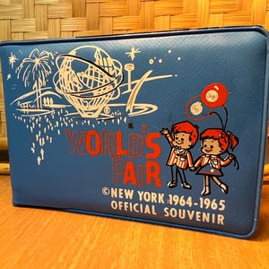 Vintage world fair New York 1964 1965 official souvenir wallet change money holder
