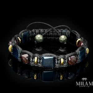 Energy Protection Herenarmband edelsteen Platte kralen Blauw tijgeroog. Granaatblokjes armbanden Goud Luxe herensieraden