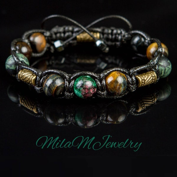 Pulsera de hombre de la fortuna espiritual estilo boho con anyolita (rubí en zoisita, ojo de tigre azul, jaspe Kambaba, cuentas de metal bronce). Joyería de lujo para hombre.
