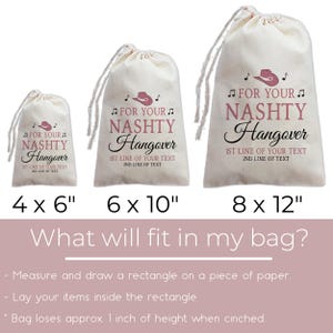 Puede incluir: Tres bolsas de cord&oacute;n color hueso en tama&ntilde;os de 10x15 cm, 15x25 cm y 20x30 cm. Cada bolsa presenta un icono de sombrero de vaquero rosa, notas musicales y el texto FOR YOUR NASHTY Hangover, con espacios para dos l&iacute;neas de texto personalizado.