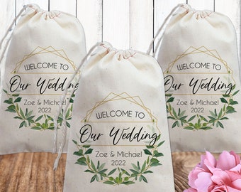Personalized Wedding Favor Bags  - Welcome to Our Wedding/City/Destination Trip Party Favor Bags with Leaf Wreath