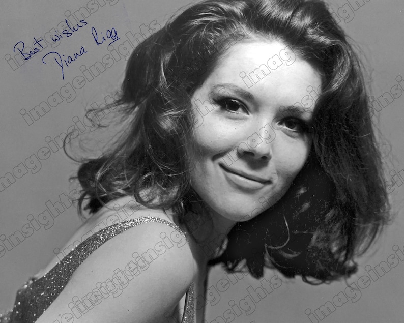DIANA RIGG TV Avengers 60's Mrs. Peele Acting Legend Beauty 8 x 10 Restored Photograph With Reprinted Autograph image 1