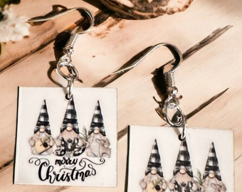 Pendientes navideños de gnomo con estampado de cuadros de búfalo negro