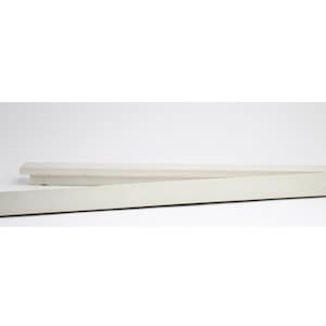 Op de afbeelding: Twee witte rechthoekige blokken van keramiek, een licht gebogen, op elkaar gestapeld.