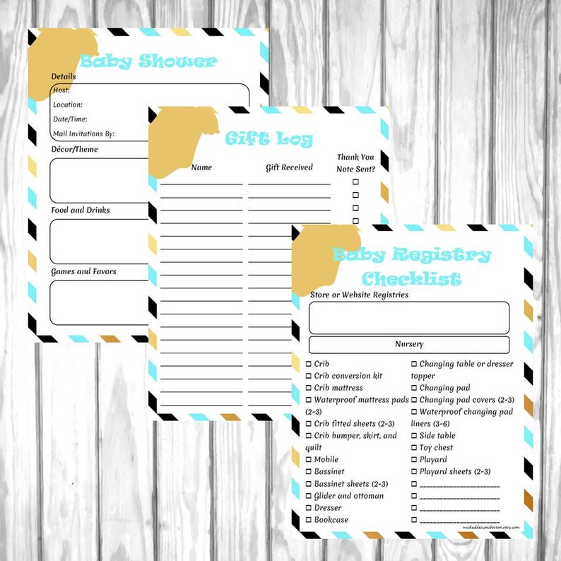 Op de afbeelding: Afdrukbare checklist en cadeaulogboek voor een babyshower met een blauwe, gele en zwarte gestreepte rand. De checklist bevat items voor de babykamer, zoals een wieg, een commode en een box. Het cadeaulogboek bevat secties voor de naam van de gast, het ontvangen cadeau en een bedankkaart.