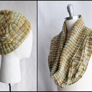 Può includere: Un set di cappello e collo lavorato a maglia in tonalità beige e marrone. Il cappello è morbido e il collo è un semplice anello.