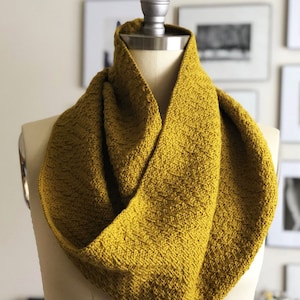 Crossover Cowl Knitting Pattern