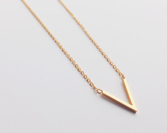 collier ras de cou v collier ras de cou v