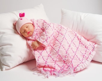 Wzór na szydełkowy kocyk dla niemowląt z koronką w kształcie diamentu – wzornictwo inspirowane stylem vintage