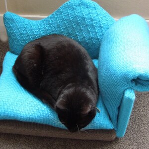 Cat Bed Chaise Longue/Lounge Style Knitting Pattern image 3