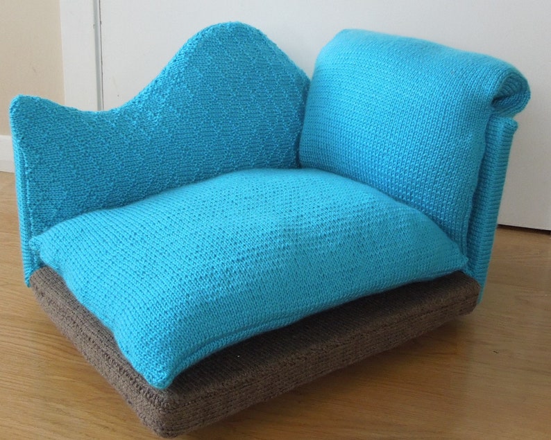 Cat Bed Chaise Longue/Lounge Style Knitting Pattern image 7