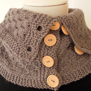 KNITTING PATTERN - Cowl With Buttons