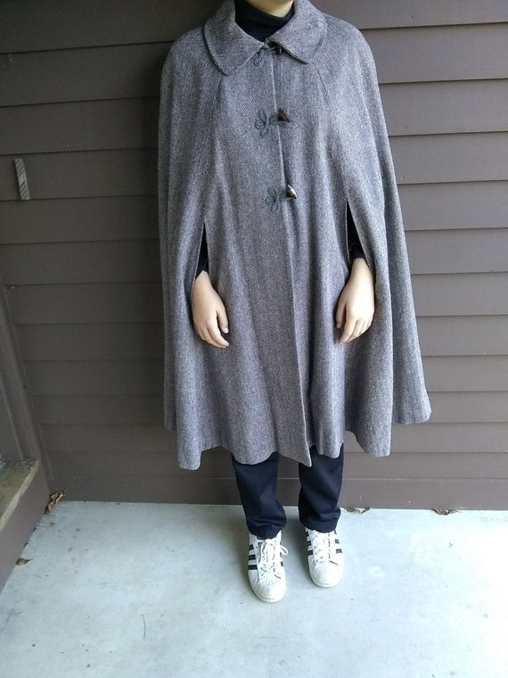 Woman's tweed wool cape, herring bone design