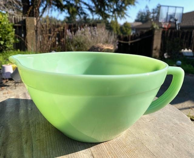 Vintage Fire King Jadeite Batter Bowl Mixing Pour Spout D Handle
