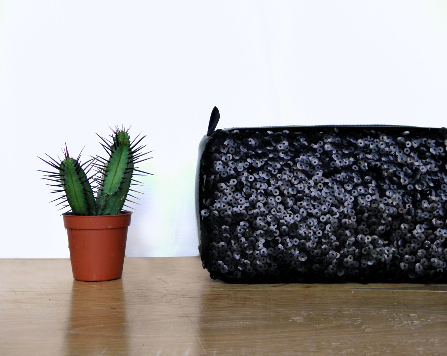 Black glitter clutch hotsell
