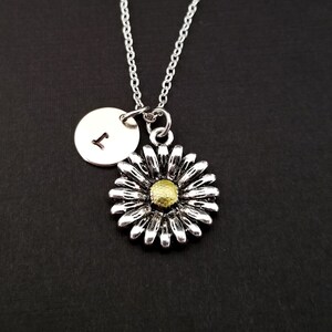 Daisy Necklace - Detailed Daisy Charm Necklace - Personalized Necklace - Custom Gift - Initial Necklace - Dainty Flower Necklace