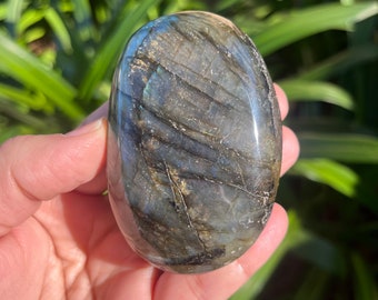 Labradorite Palm Stone, Labradorite Pocket Stone, Worry Stone, Flashy Labradorite // Transformation, Calming, Imagination // #2