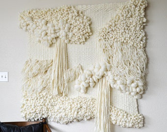 White Macramé Wall Hanging – Sculptural Wool Tapestry with Dimensional Texture – Modern Fiber Art for Living Room or Bedroom