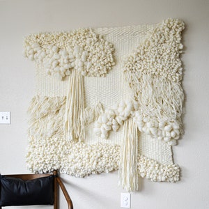 White Macramé Wall Hanging – Sculptural Wool Tapestry with Dimensional Texture – Modern Fiber Art for Living Room or Bedroom