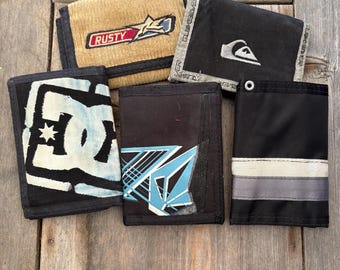 Vintage Y2K driebladige portemonnees in surfstijl | Quiksilver, DC Shoes, Rusty, Volcom