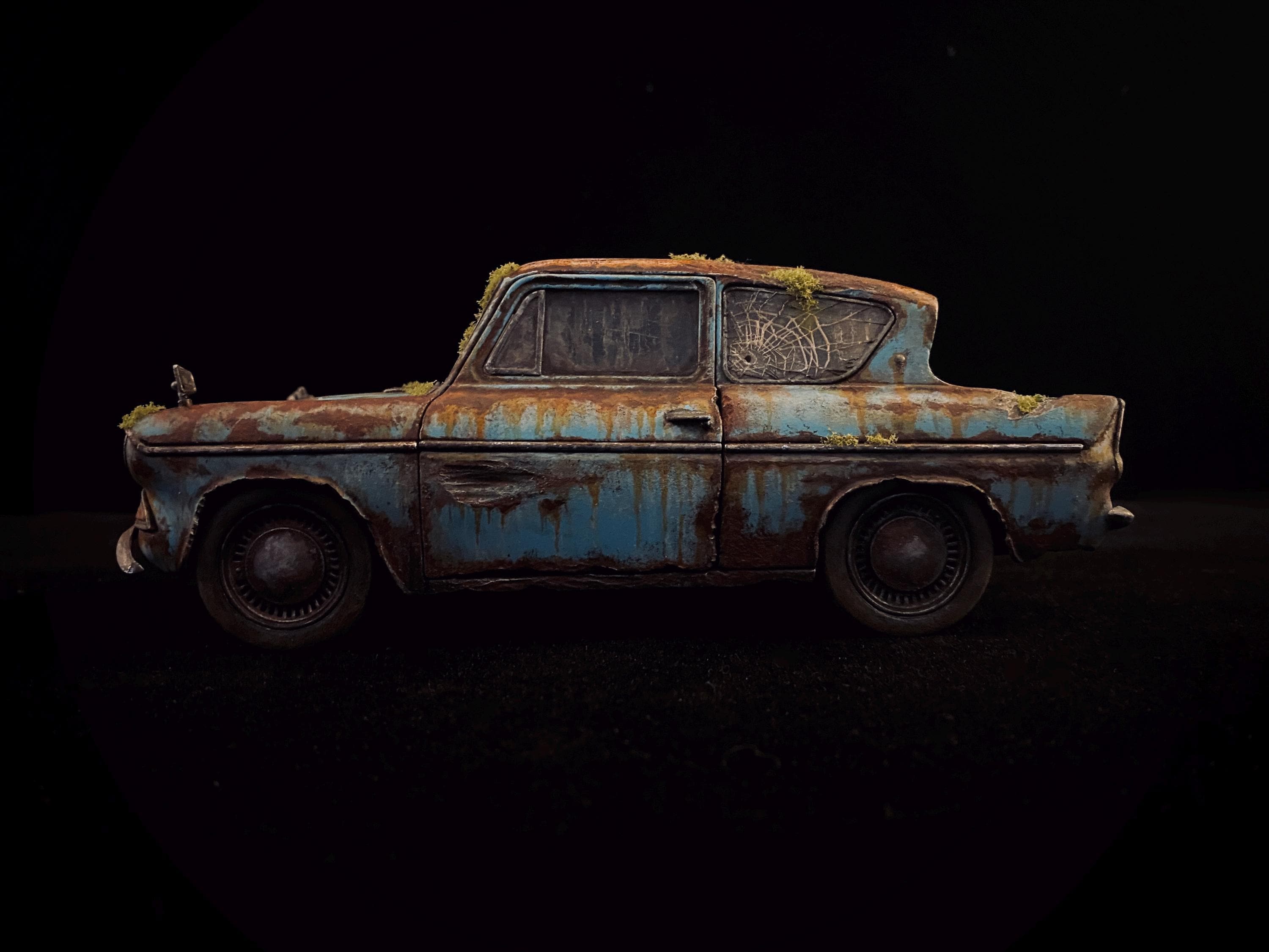 使用品　ハリーポッター　大きな フライングカー　フォード・アングリア Amazon.co.jp: コーギー 1/43 ハリー・ポッター フライング フォード