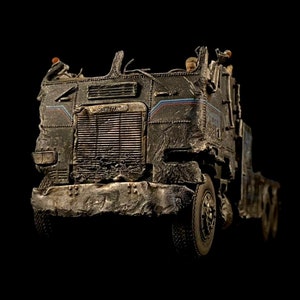 Terminator 2 Freightliner Tow Truck with T-1000. Diecast, 1:43 scale