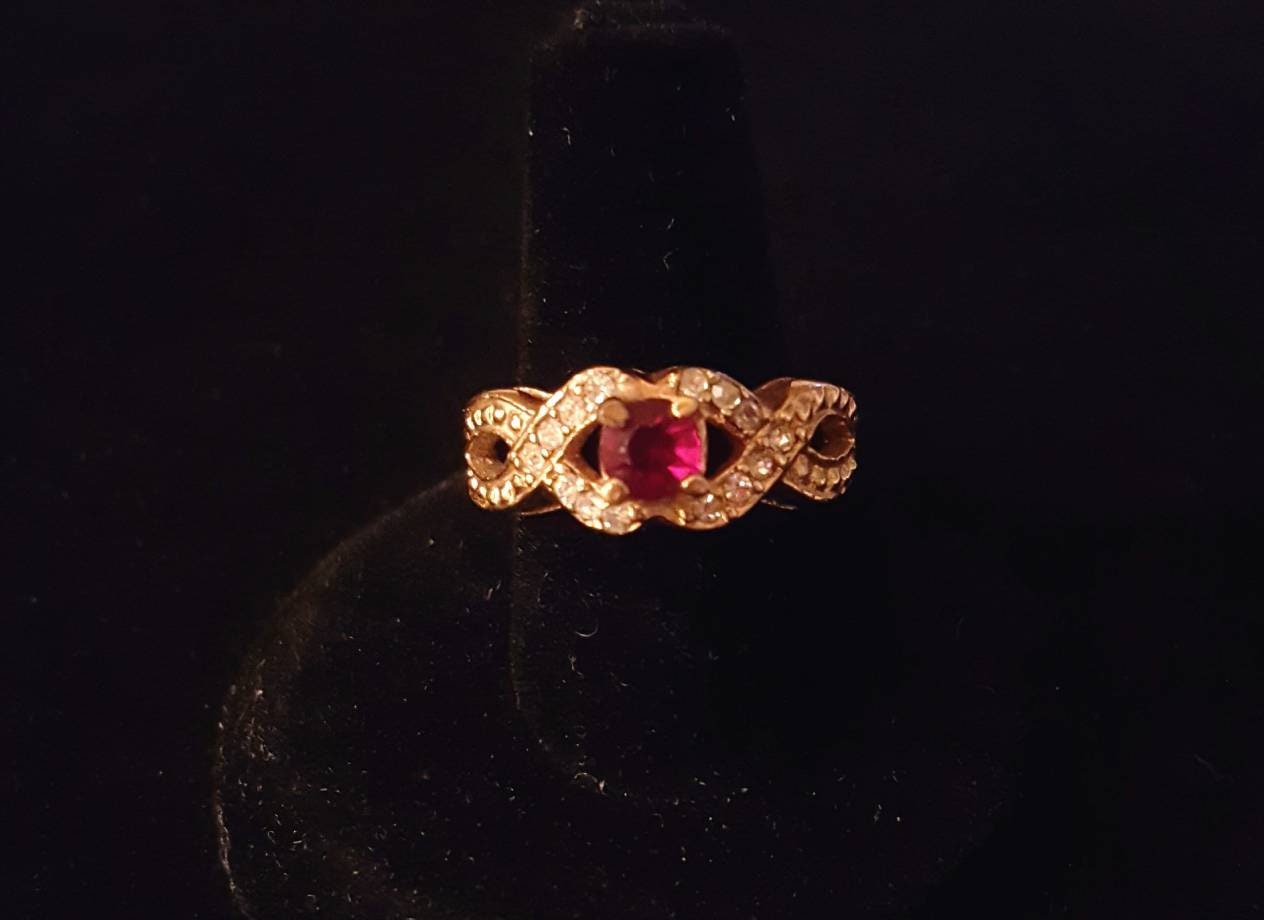 Vintage Avon Ruby Red and Gold Ring Size 6 Antique Jewelry - Etsy