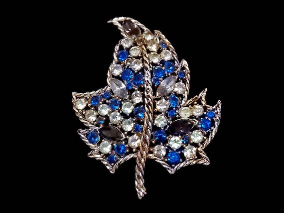 Vintage jewelry signed weiss Gem