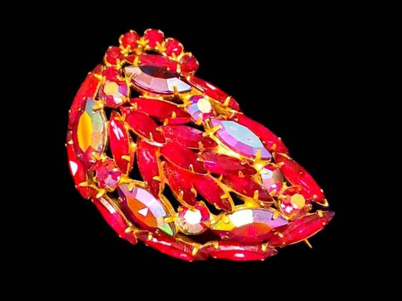 Vintage WEISS brooch, Weiss brooch, vintage brooch, vintage jewelry, signed Weiss jewelry, Estate brooch, estate jewelry rhinestone brooch