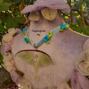 Collana girocollo blu con farfalla e falena Luna, romantica, boho, rococò, gioielli da sposa, gioielli da festival, gioielli da fata, fatti a mano, regali per lei