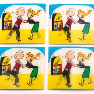 Może przedstawiać: Cztery vintage ilustracje kreskówkowe na żółtym tle z niebieskim niebem. Każda ilustracja przedstawia parę tańczącą przed automatem muzycznym. Automat muzyczny jest czerwony i biały z napisem "JOOX". Para jest ubrana w czerwone, czarne i zielone ubrania.