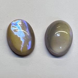 2 Vintage purple-yellow opal glass cabochons - 18x13 mm - B22.N034