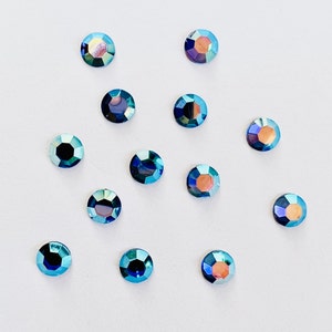 12 Vintage Swarovski D.S. & Co. Aurore Borealis cabochon, art. 2000 - Saffier - 34SS - 7,1 - 7,3 mm - M50