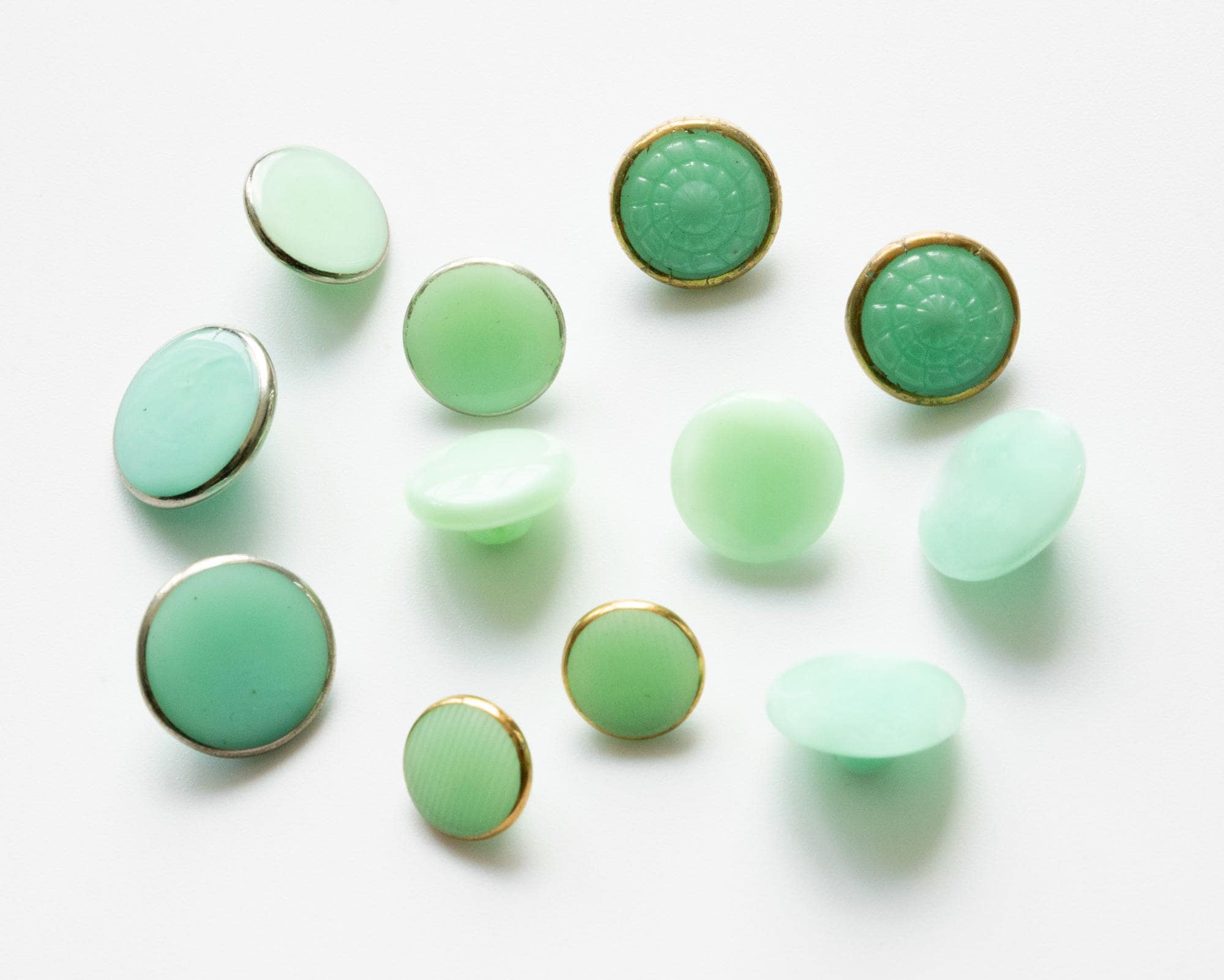 【MERCURY】U.S MODERN OLD 緑ガラス3灯 葡萄 レトロ Vintage Mercury Glass/glow in the Dark Sew-on Buttons, 6 Sizes -G2
