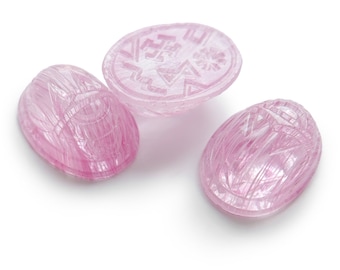 Escarabajo de cristal egipcio antiguo, piedra, rosa, jeroglíficos en la parte posterior prensada - 25 x 18 mm - (2 piezas) - C47