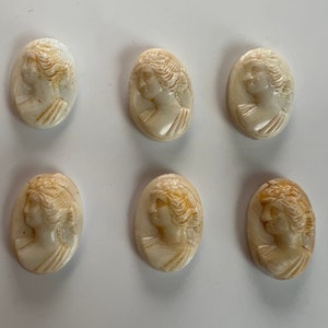 4 Vintage Miniatur Cameos, handbemalt - weiß - 15 x 10 mm - E15.6.2