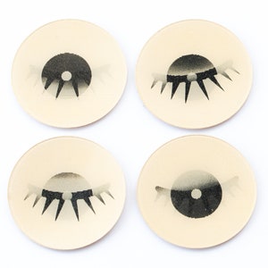 2 Vintage Pop Art Winky pictures - Winking black and white Eye - 30 mm - F14.N045
