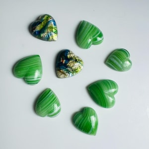 2 or 6 Vintage glass hearts stones - 3 sizes - 2 colors - M.001