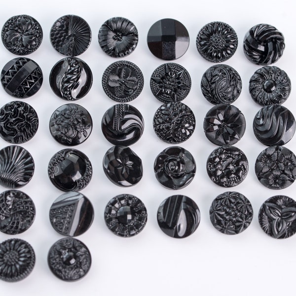 4 boutons noirs antiques vintage tchèques pressés à la main avec différents motifs, 18 mm - BB001